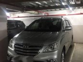 Cần bán gấp Toyota Innova V năm 2015, màu bạc xe gia đình