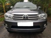 Bán xe Toyota Fortuner 2 5G năm 2010, màu đen xe gia đình