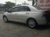 Bán Toyota Vios đời 2011, màu bạc xe gia đình  