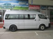 Bán Toyota Hiace đời 2017, màu bạc, nhập khẩu