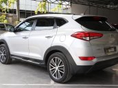 Bán Hyundai Tucson 2.0AT năm 2016, màu bạc, xe nhập