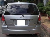 Cần bán lại xe Toyota Innova năm 2009, màu bạc xe gia đình