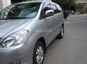 Cần bán lại xe Toyota Innova năm 2009, màu bạc xe gia đình