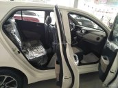 Bán Hyundai Grand i10 năm 2017, màu trắng