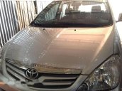 Cần bán lại xe Toyota Innova đời 2011, màu bạc