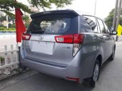 Cần bán xe Toyota Innova đời 2018, màu bạc, giá tốt