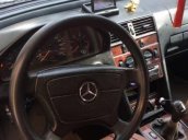 Cần bán Mercedes đời 2000, màu đen, xe nhập còn mới