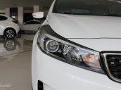 Hot đầu năm 2018 - Bán xe Kia Cerato 2018, màu trắng, giá giảm sát sàn. Chỉ cần 166tr là có xe - LH: 0938.805.46*Nguyệt