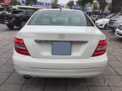 Cần bán Mercedes C250 đời 2011, màu trắng