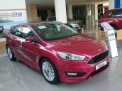 Bán Ford Focus 1.5 Sport bản full 2018, màu đỏ mận, mới 100%. L/H giá tốt 090.778.2222