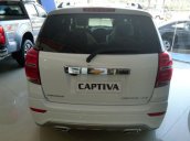 Bán xe Chevrolet Captiva REVV đời 2017, màu trắng  