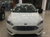 Ford Focus Titanium 1.5l màu trắng giao ngay