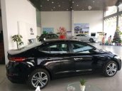 Bán ô tô Hyundai Elantra 2.0 đời 2017, màu đen