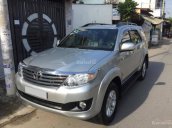 Ít dùng bán Fortuner 2014, máy xăng tự động, màu bạc đẹp như mới