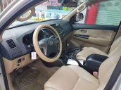 Cần bán gấp Toyota Fortuner G đời 2014, màu bạc số sàn