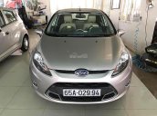 Bán Ford Fiesta năm 2012, màu bạc, giá tốt