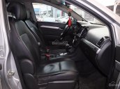 Bán Chevrolet Captiva Revv 2.4AT màu bạc, số tự động, sản xuất 2016, biển Sài Gòn