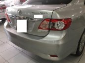 Cần bán Toyota Altis 1.8MT 2013, màu bạc vay, hỗ trợ vay 75% lãi suất ưu đãi