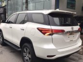 Cần bán xe Toyota Fortuner AT đời 2017, màu trắng chính chủ