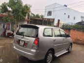 Cần bán Toyota Innova sản xuất 2010, màu bạc