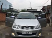 Cần bán Toyota Innova sản xuất 2010, màu bạc