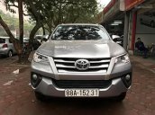 Bán Toyota Fortuner 2.4MT đời 2016, màu bạc, xe gia đình