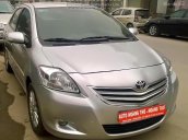 Chính chủ cần bán gấp Toyota Vios đời 2013, màu bạc