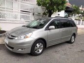 Gia đình bán Toyota Sienna LE 2009 màu xám bạc