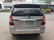 Bán Toyota Innova E đời 2016, màu bạc 