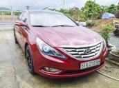 Cần bán lại xe Hyundai Sonata 2.0 AT đời 2010, màu đỏ xe gia đình