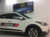 Bán xe Hyundai i20 Active sản xuất 2015, màu trắng