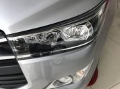 Bán xe Toyota Innova đời 2018, màu bạc 