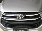 Bán xe Toyota Innova đời 2018, màu bạc 