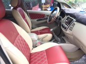 Cần bán gấp Toyota Innova E đời 2014, màu bạc còn mới