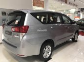 Cần bán Toyota Innova 2.0E MT 7 túi khí, màu bạc, trả trước 200 triệu giao xe, trả góp lãi suất cố định