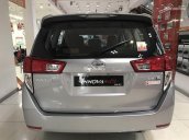 Cần bán Toyota Innova 2.0E MT 7 túi khí, màu bạc, trả trước 200 triệu giao xe, trả góp lãi suất cố định