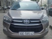 Bán xe Toyota Innova 2.0E đời 2017, màu xám