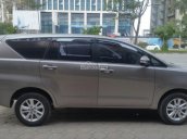 Bán xe Toyota Innova 2.0E đời 2017, màu xám