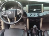 Bán xe Toyota Innova 2.0E đời 2017, màu xám