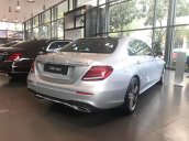 Cần bán Mercedes E300 AMG đời 2018, màu bạc