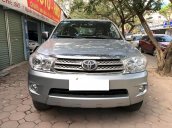 Bán Toyota Fortuner đời 2010, màu bạc 