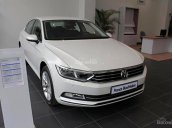 Bán Volkswagen Passat 1.8 Bluemotion đời 2017, màu trắng, nhập khẩu nguyên chiếc