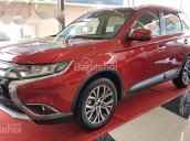 Bán Mitsubishi Outlander 2.0 CVT,7 chỗ, đủ màu, trả góp, giao xe ngay, giá 807tr, LH 0911.373.343