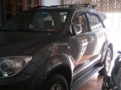 Cần bán gấp Toyota Fortuner G năm 2010, màu đen, xe gia đình có thương lượng