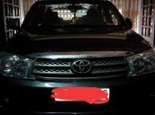 Cần bán gấp Toyota Fortuner G năm 2010, màu đen, xe gia đình có thương lượng