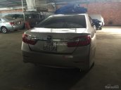 Cần bán lại xe Toyota Camry E đời 2014, màu vàng