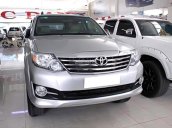 Bán xe Toyota Fortuner V sản xuất 2015, màu bạc