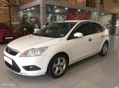 Bán lại xe Ford Focus 1.8AT năm 2011, màu trắng