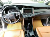 Bán Toyota Innova 2.0E màu bạc, sản xuất 12/2016, đời 2017, đi 9000 km