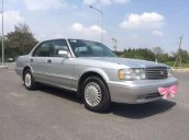 Bán xe Toyota Crown đời 1992, màu bạc số sàn giá cạnh tranh